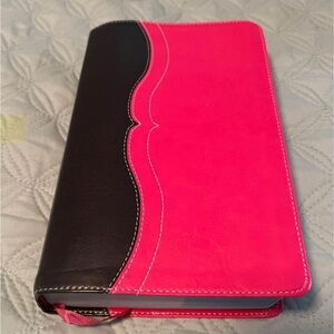 Leather Quest Study Bible NIV - Like New